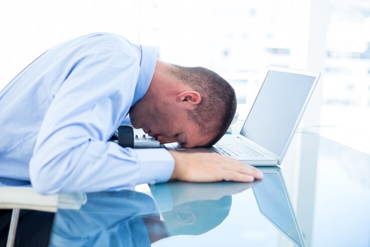 خستگی مداوم چه تفاوتی با خستگی طبیعی دارد؟