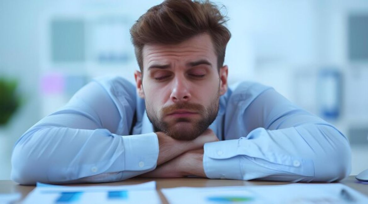 علت خستگی مداوم در بدن چیست؟ بررسی از دیدگاه متخصص داخلی